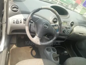 Toyota Yaris 2017 Gris
