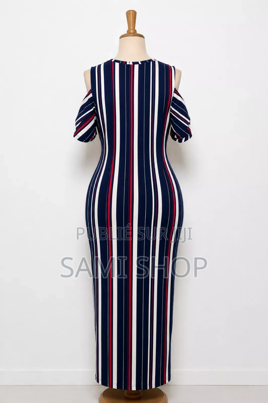 Robe Longue Rayée Chic Et Élégante