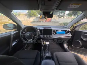 Toyota RAV4 LE AWD (2.5L 4cyl 6A) 2017 Marron