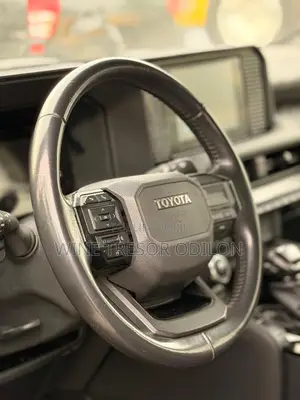 Toyota Land Cruiser Prado 2.4 Petrol 2025 Gris