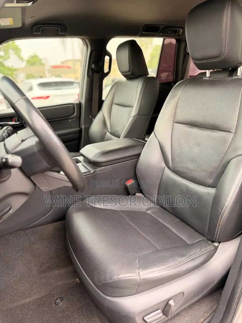 Toyota Land Cruiser Prado 2.4 Petrol 2025 Gris