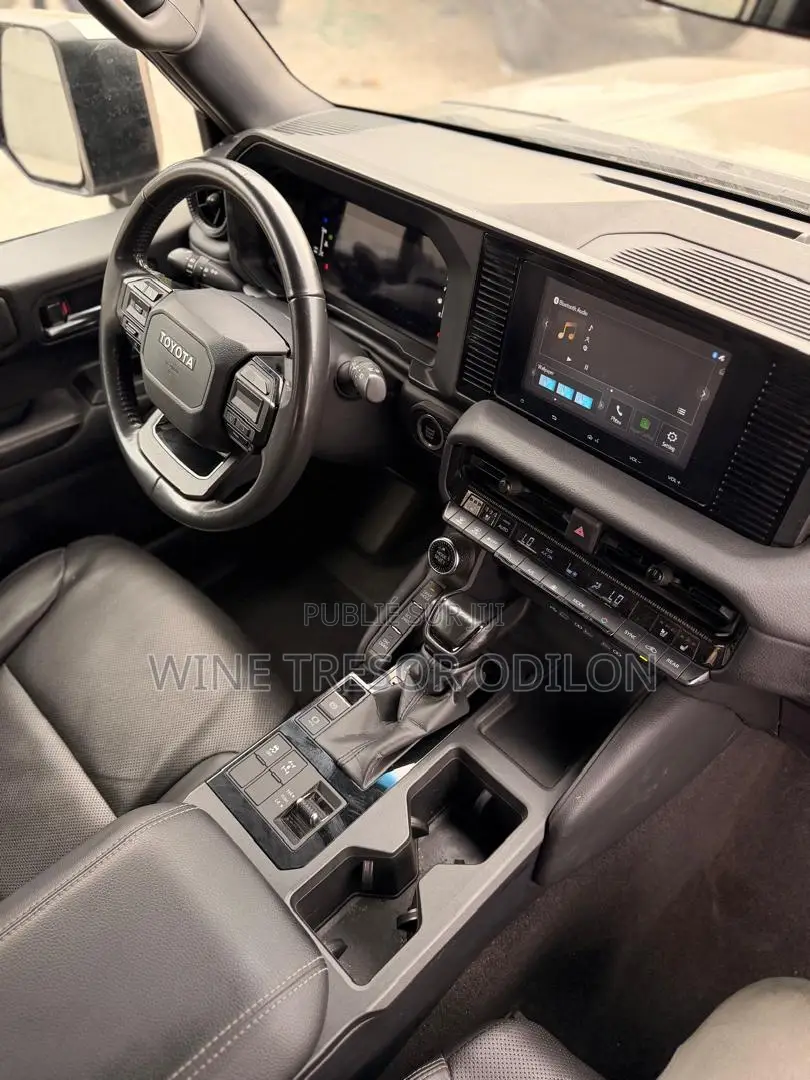 Toyota Land Cruiser Prado 2.4 Petrol 2025 Gris