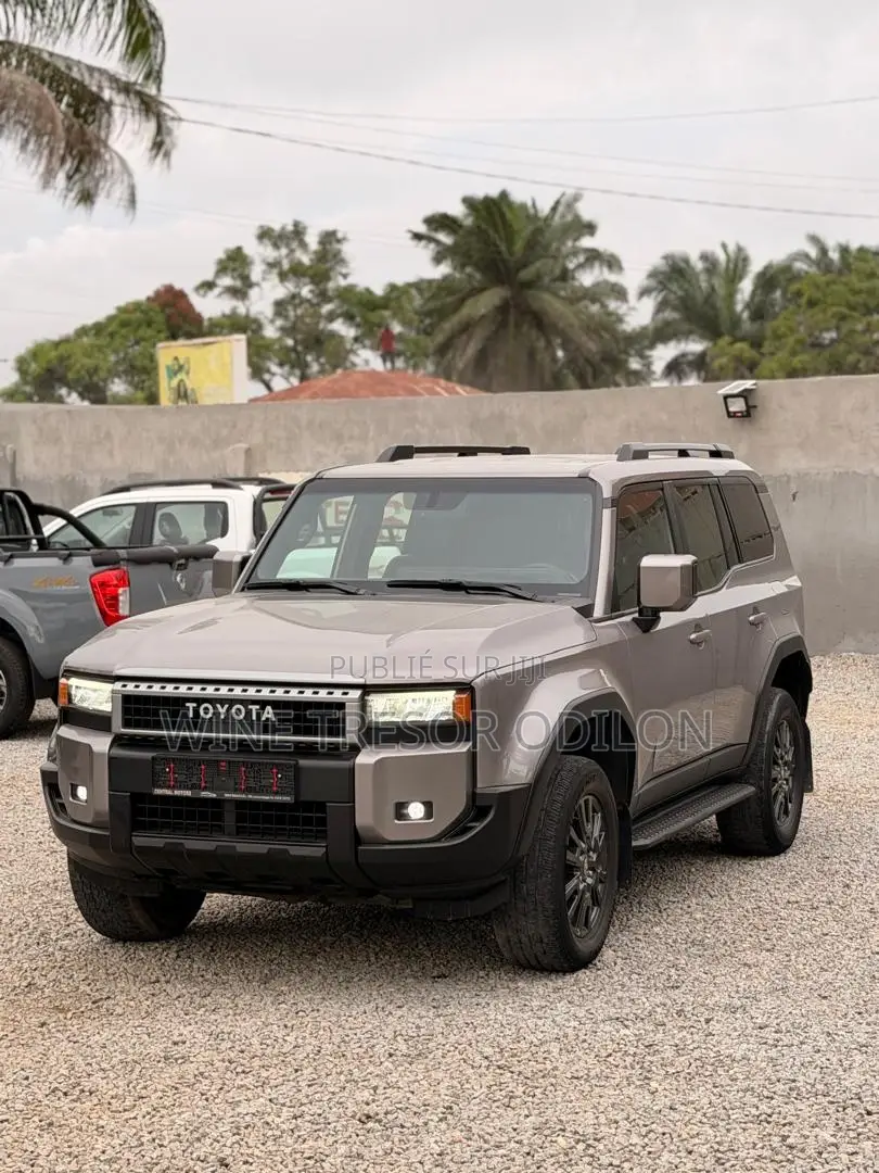 Toyota Land Cruiser Prado 2.4 Petrol 2025 Gris