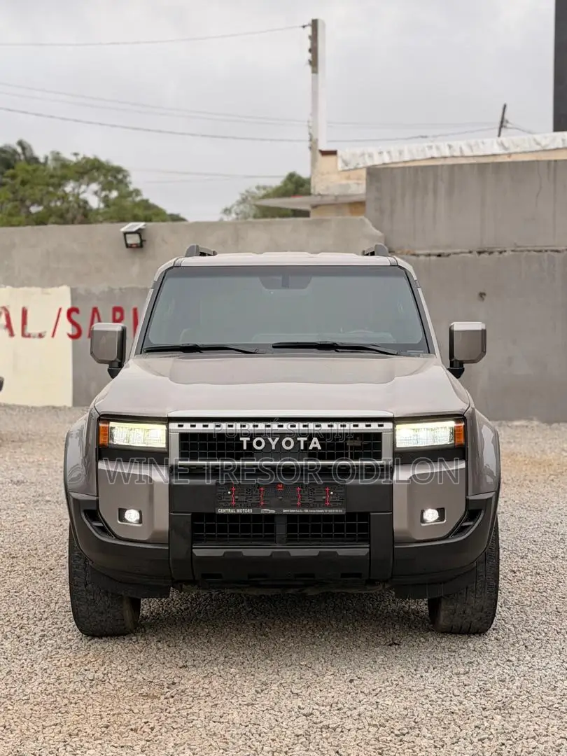 Toyota Land Cruiser Prado 2.4 Petrol 2025 Gris