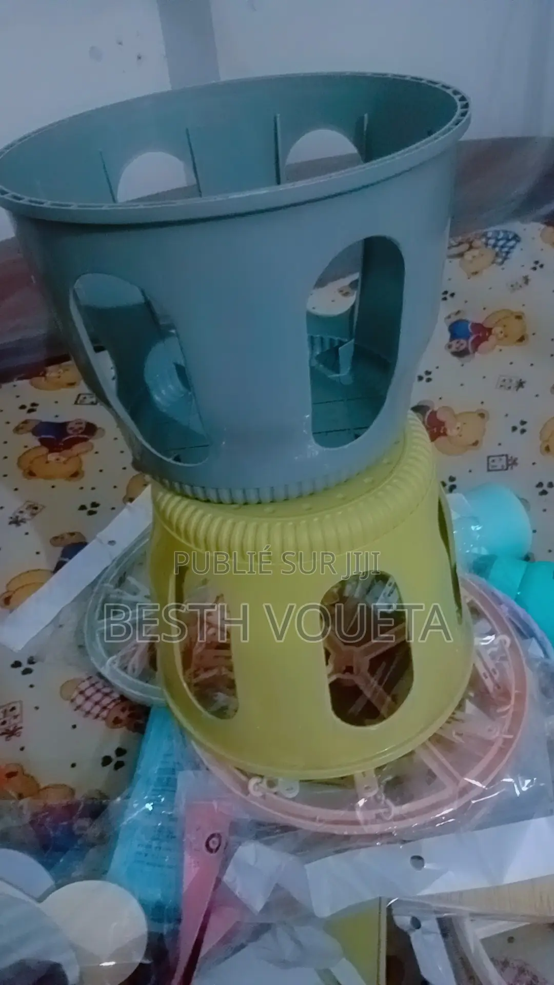 Essuie Pied, Séchoir Slip, Gourde , Sac , Miroir , Mini Lingettes