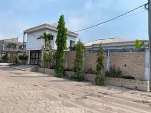 Meublé 4chbre Duplex dans Ngoyo à Vendre