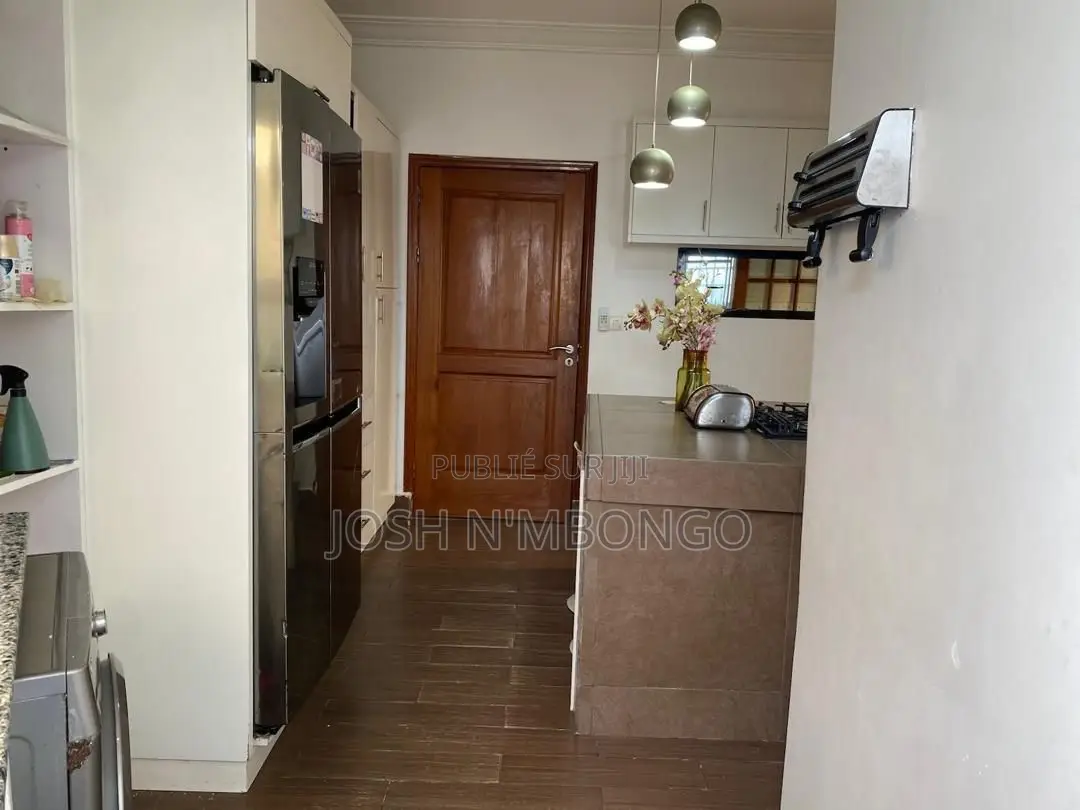 Meublé 4chbre Duplex dans Ngoyo à Vendre