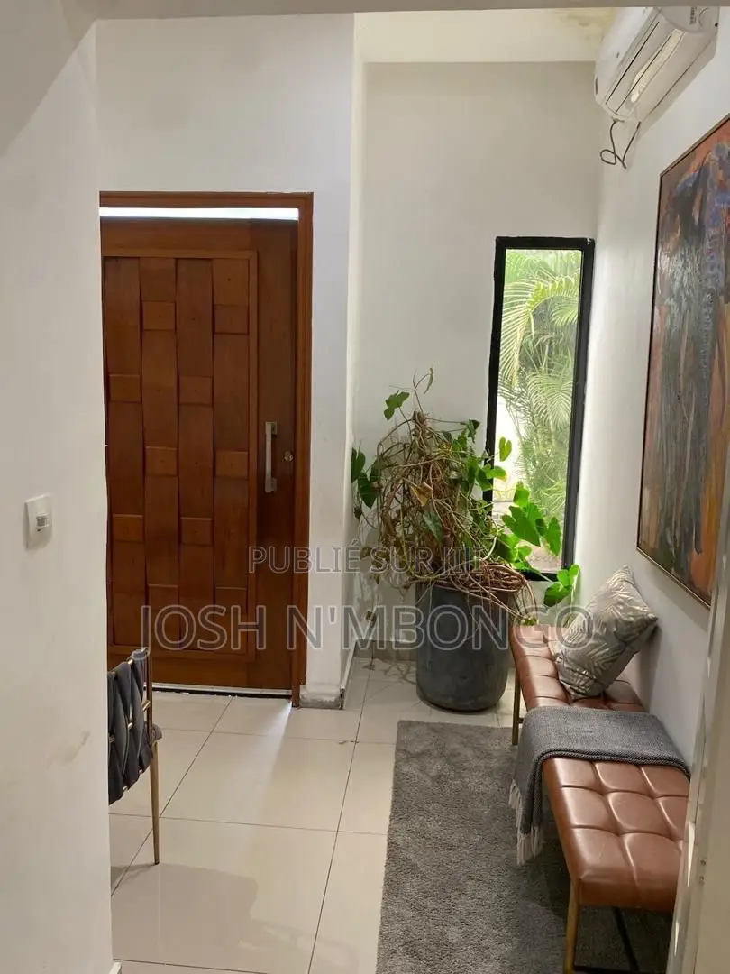 Meublé 4chbre Duplex dans Ngoyo à Vendre