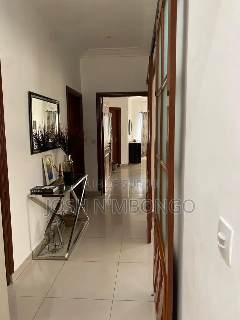 Meublé 4chbre Duplex dans Ngoyo à Vendre
