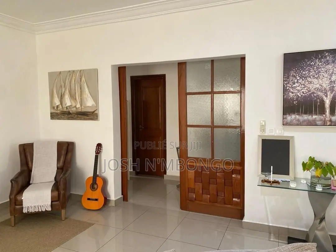Meublé 4chbre Duplex dans Ngoyo à Vendre