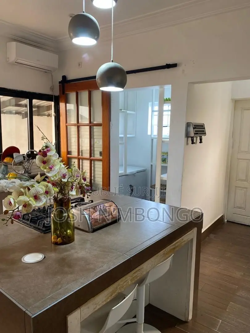 Meublé 4chbre Duplex dans Ngoyo à Vendre