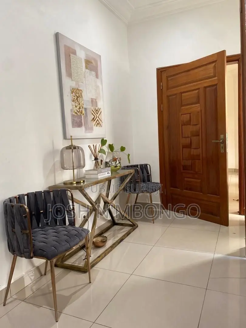 Meublé 4chbre Duplex dans Ngoyo à Vendre