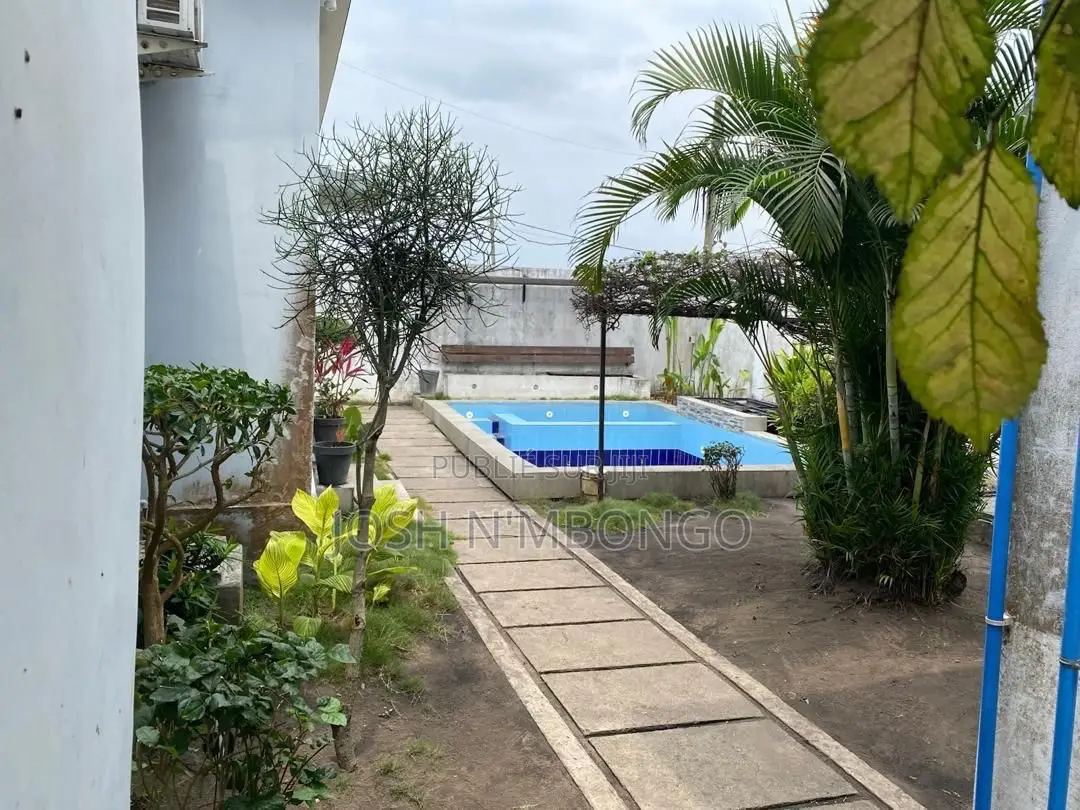 Meublé 4chbre Duplex dans Ngoyo à Vendre