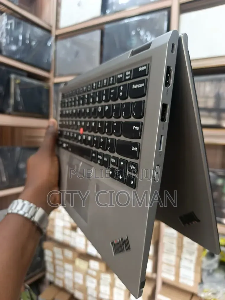 Nouveau Lenovo ThinkPad X1 Yoga 8GB Intel Core i5 SSD 512GB