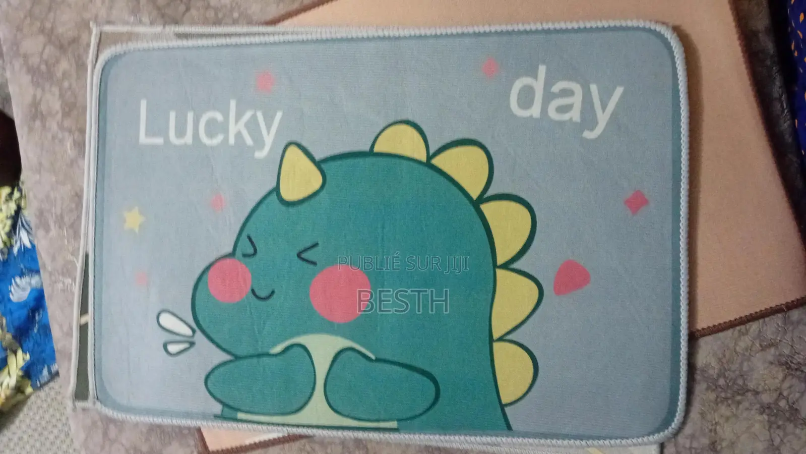 Essuie Pied, Séchoir Slip, Gourde , Sac , Miroir , Mini Lingettes