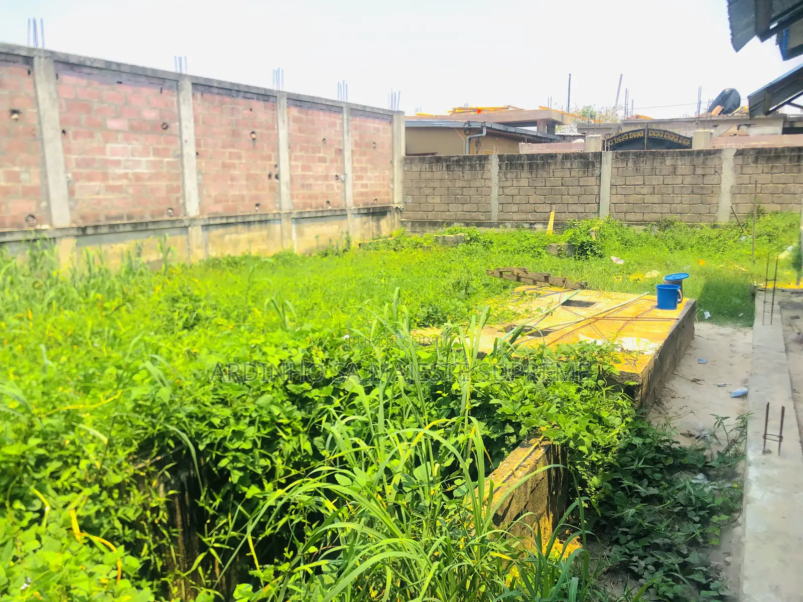 Terrain Vide Entouré À Vendre À Talangaï(Derrière Ex Kronenbourg)