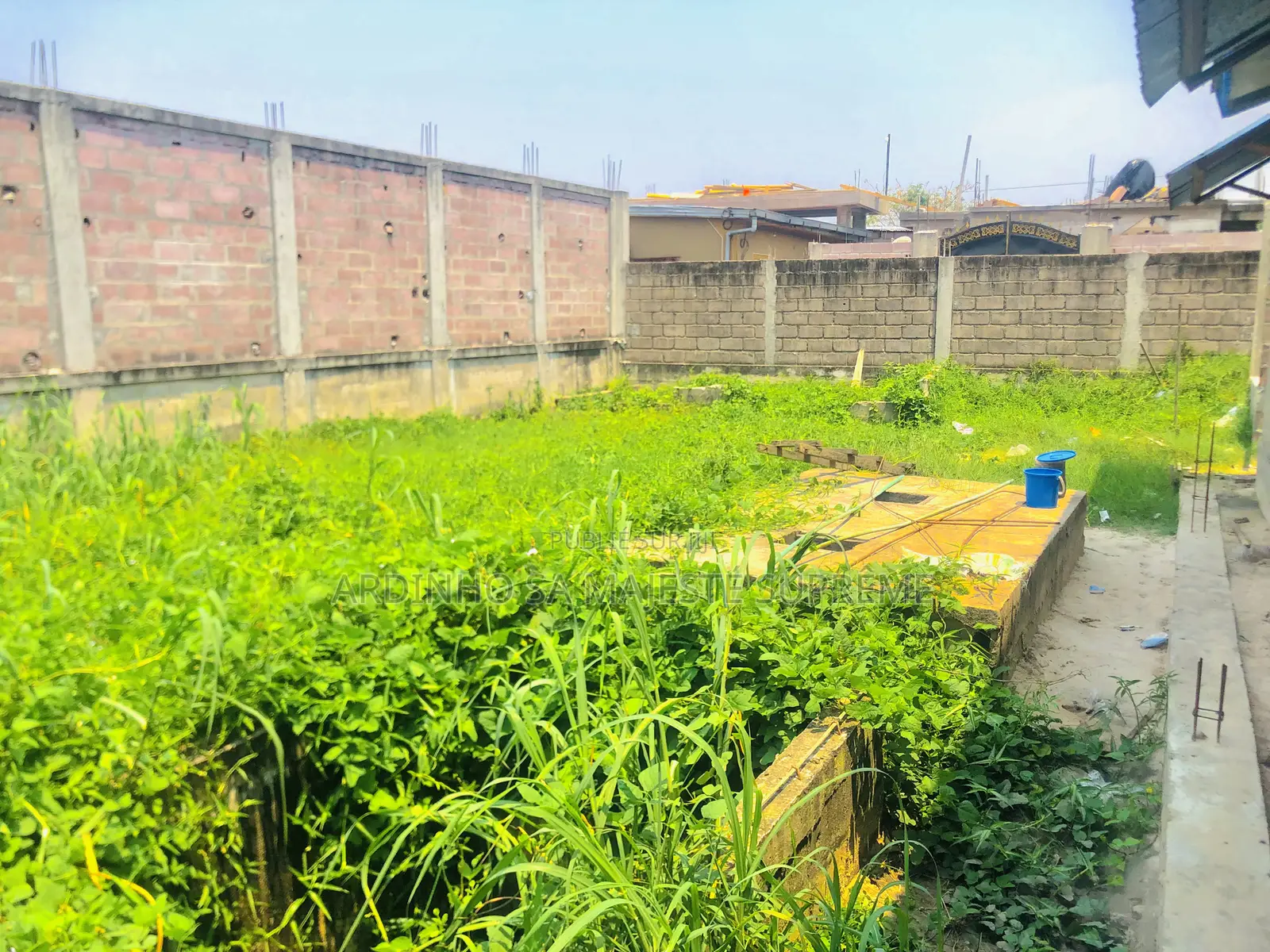 Terrain Vide Entouré À Vendre À Talangaï(Derrière Ex Kronenbourg)