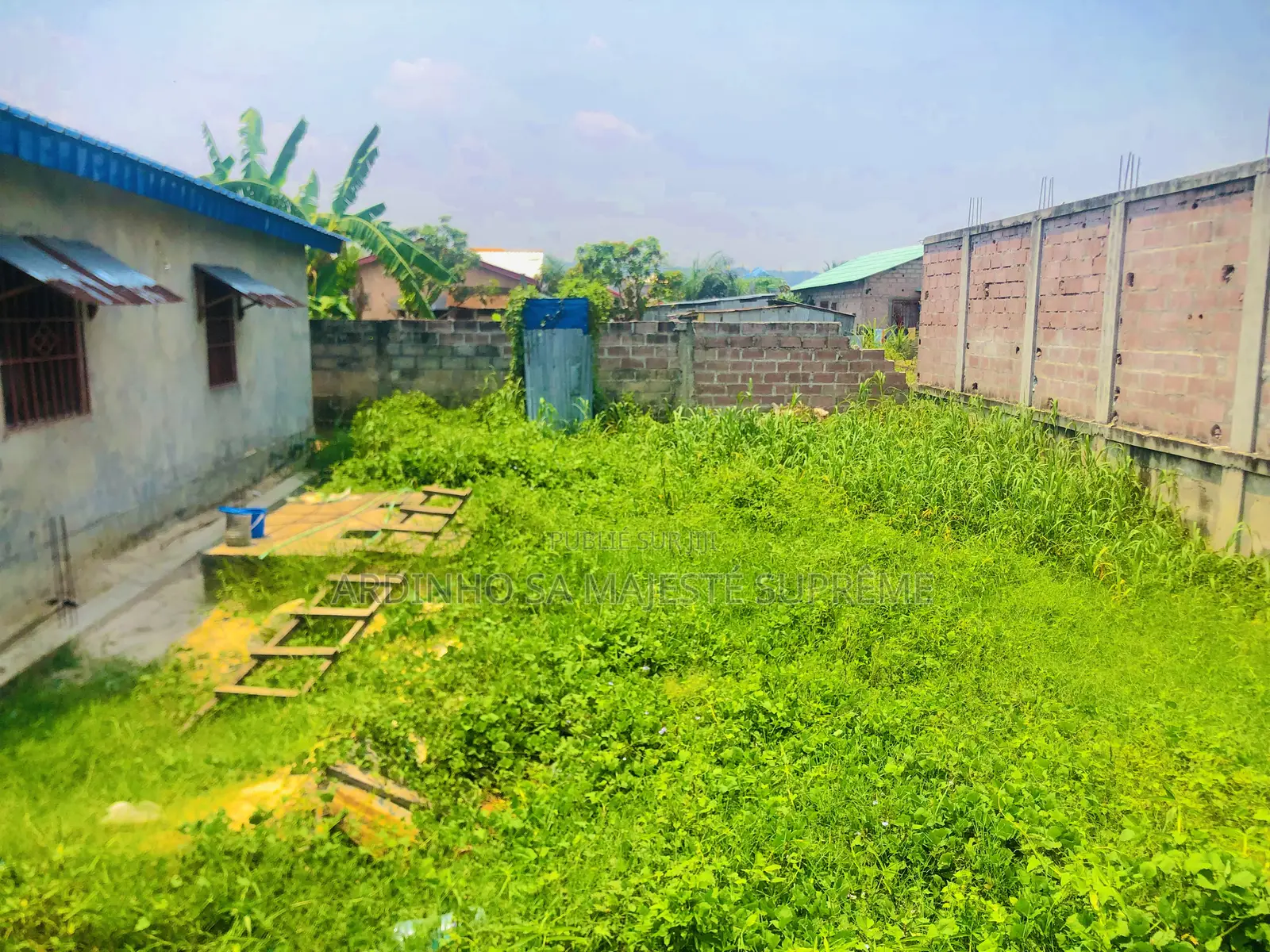 Terrain Vide Entouré À Vendre À Talangaï(Derrière Ex Kronenbourg)