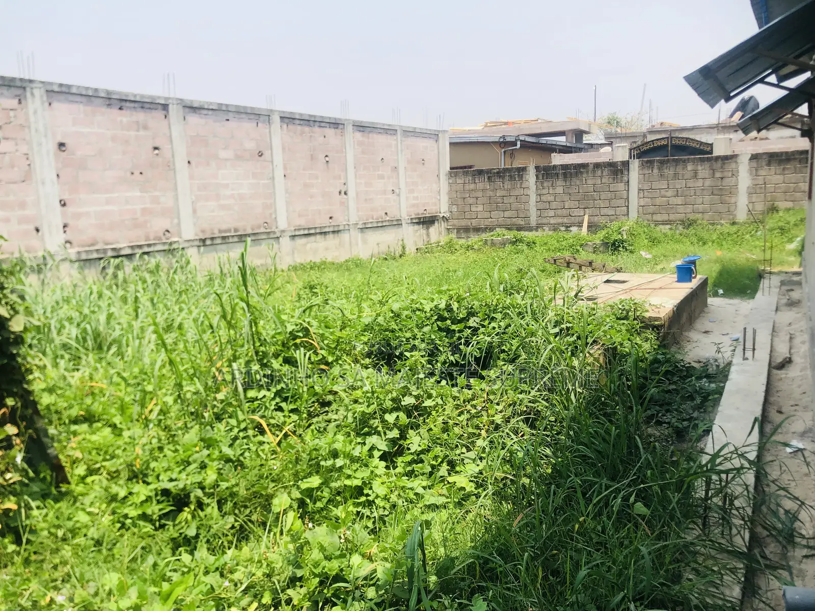 Terrain Vide Entouré À Vendre À Talangaï(Derrière Ex Kronenbourg)