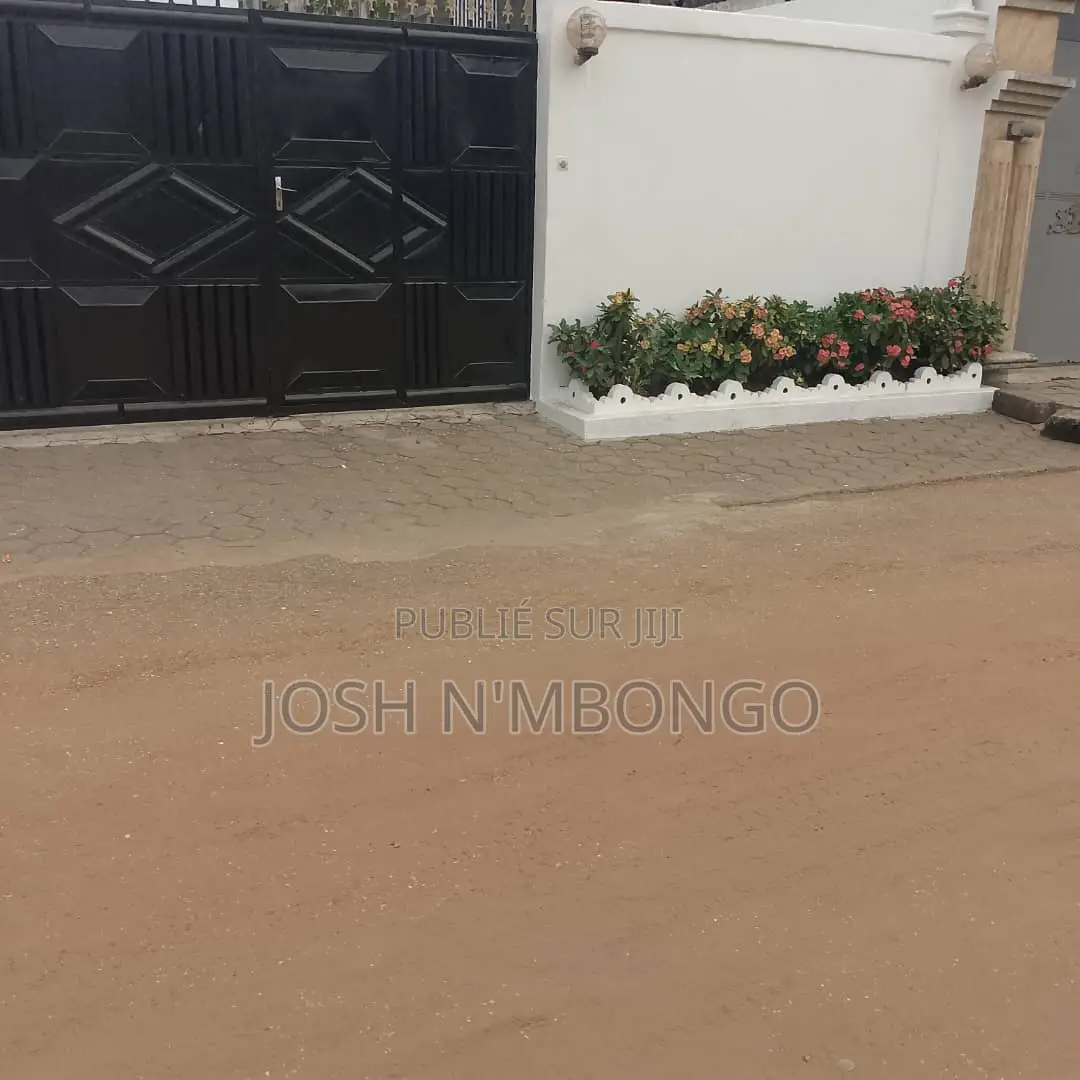 4chbre Appartement dans Ngoyo à Vendre