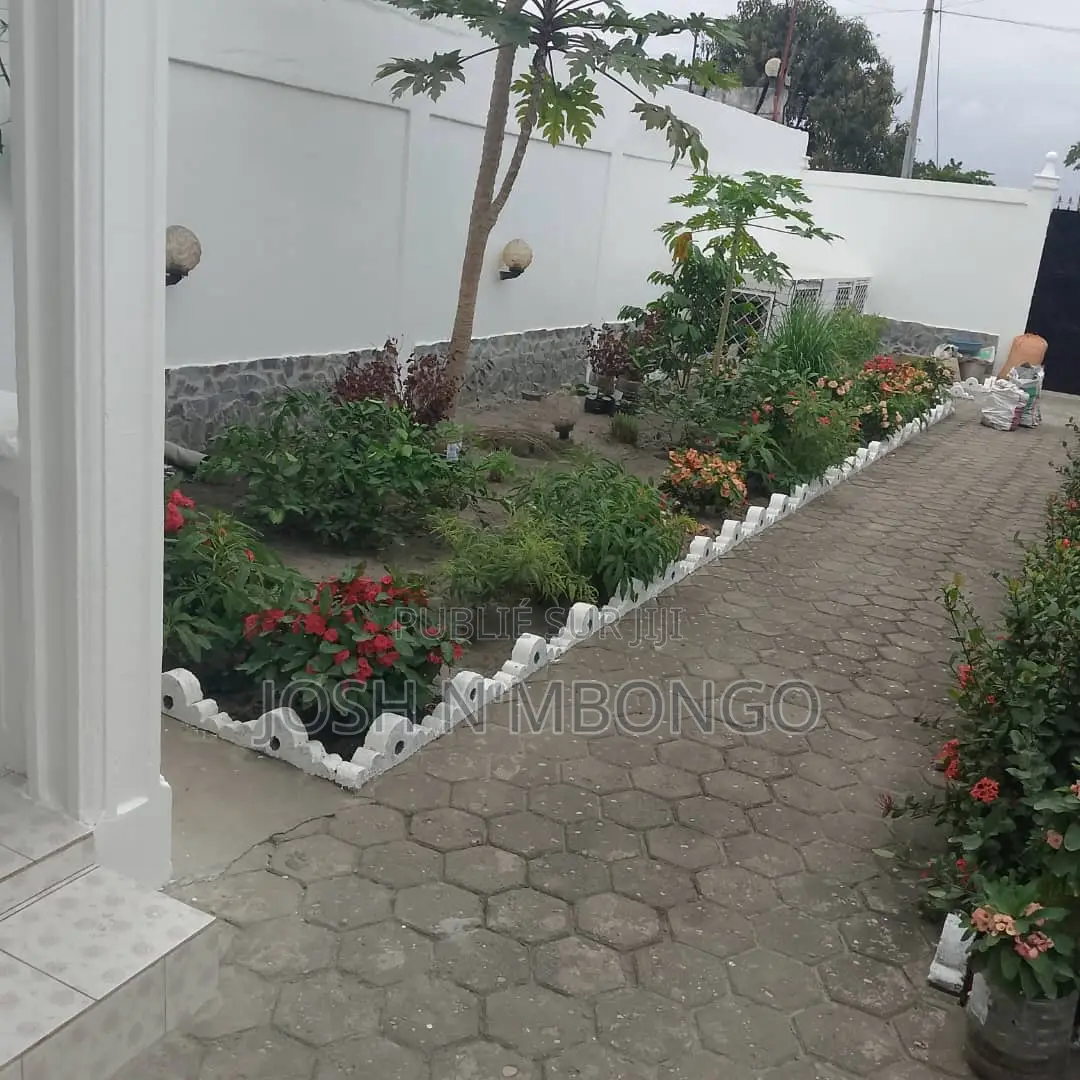 4chbre Appartement dans Ngoyo à Vendre