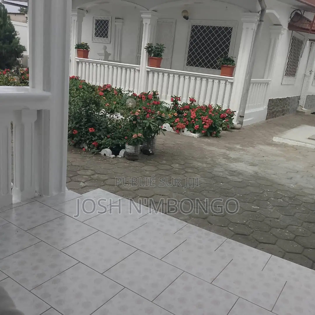 4chbre Appartement dans Ngoyo à Vendre