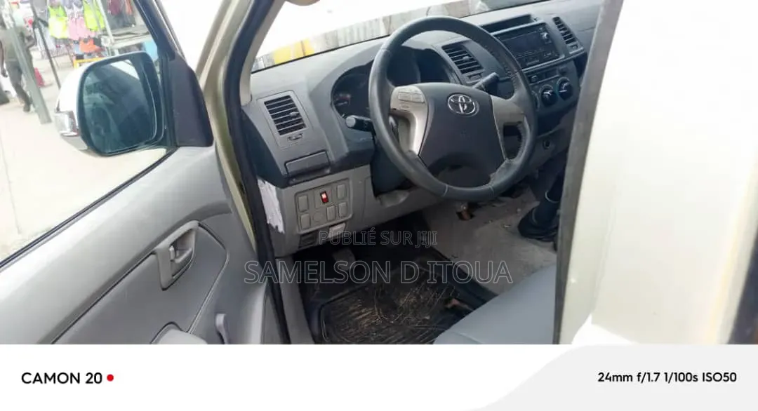 Toyota Hilux 2012 Doré