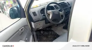 Toyota Hilux 2012 Doré