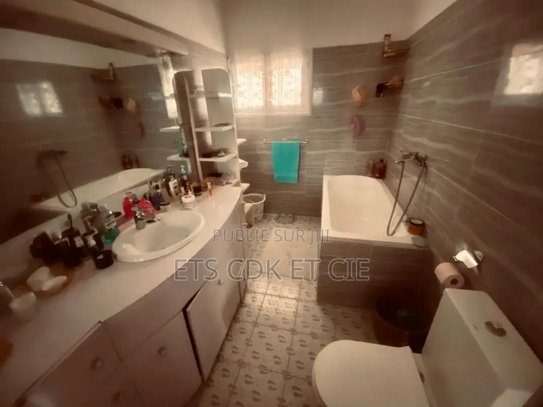 4chbre Villa dans Cdk/Dg/015, Lumumba à Louer