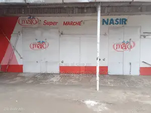 Boutique + Parcelle À Vendre