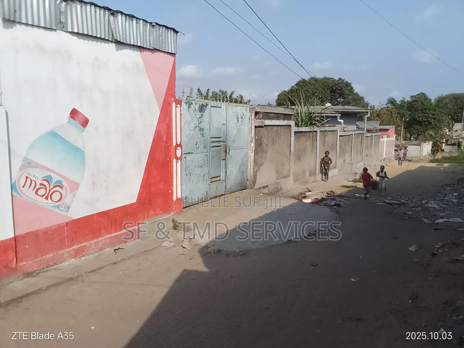 Boutique + Parcelle À Vendre