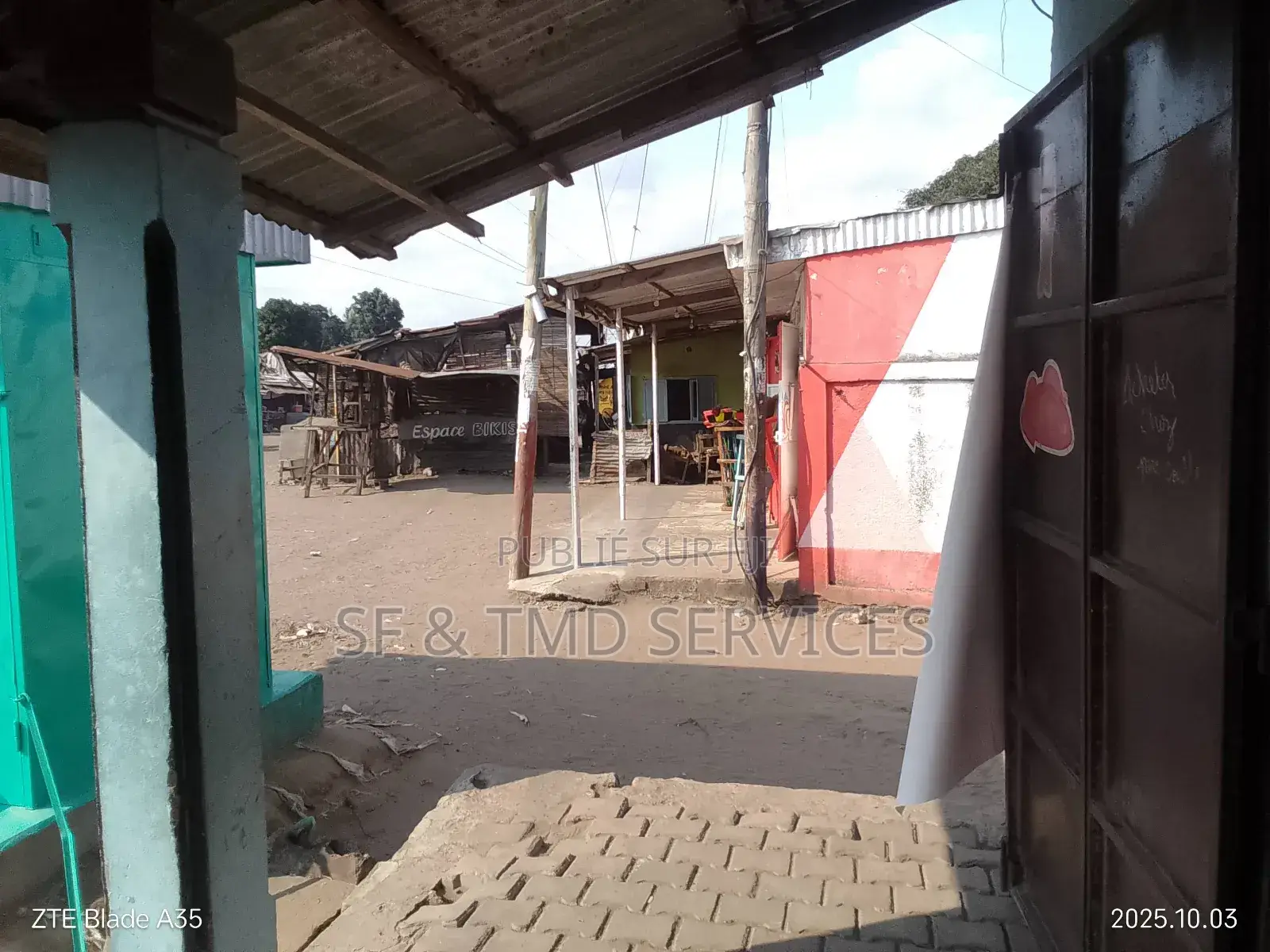 Boutique + Parcelle À Vendre