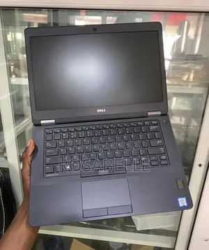 Nouveau Ordinateur portable Dell 14 Premium 8GB Intel Core i5 SSD 512GB