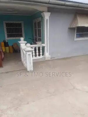 Boutique + Parcelle À Vendre