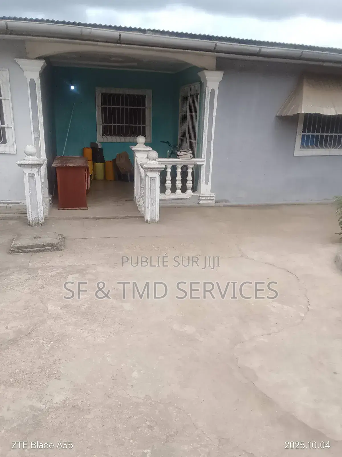 Boutique + Parcelle À Vendre