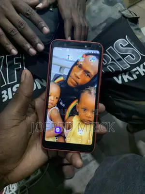 Itel A04 32 GB Gris