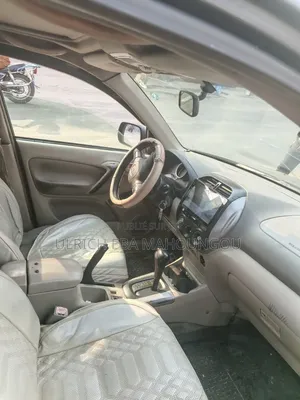 Toyota RAV4 2005 Noir Mat