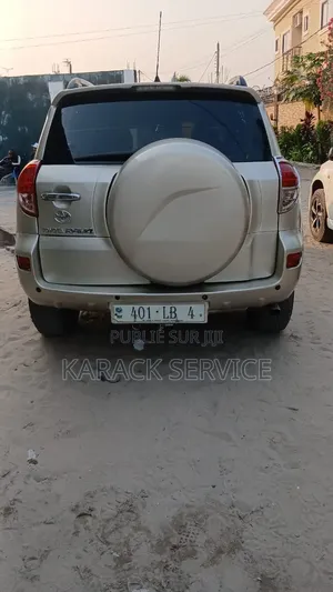 Toyota RAV4 2017 Jaune
