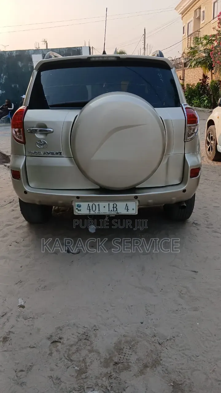 Toyota RAV4 2017 Jaune