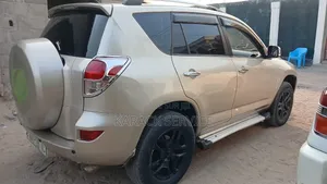 Toyota RAV4 2017 Jaune