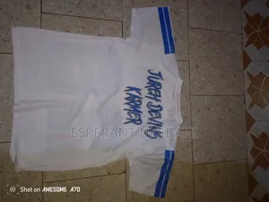 T-Shirt Personnalisé – Impression De Haute Qualité | Modèle Unique