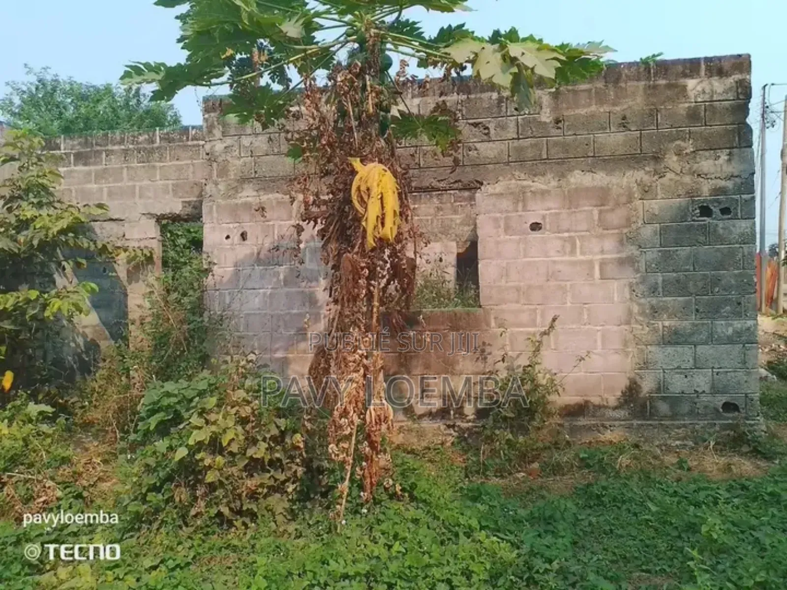 Parcelle Avec Maison Inachevé À Vendre