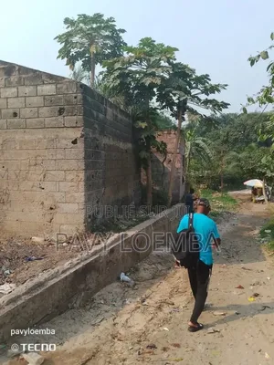 Parcelle Avec Maison Inachevé À Vendre