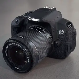 Boitier Canon 700D + 18-135mm