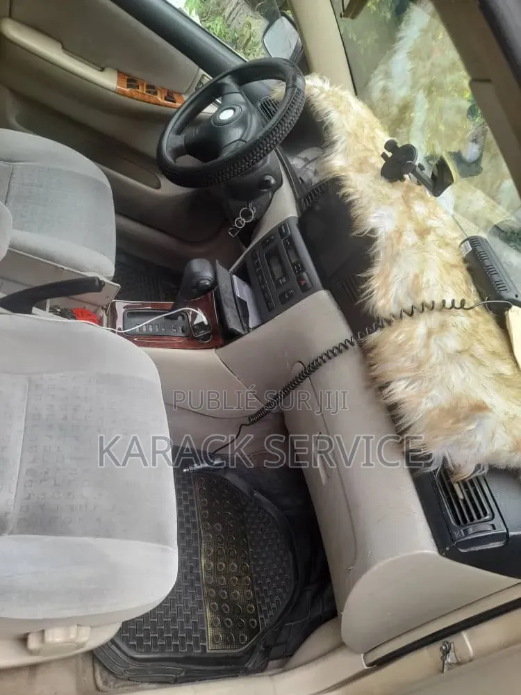 Toyota Corolla 2016 Jaune
