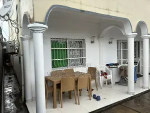 3chbre Appartement dans Loandjili à Vendre