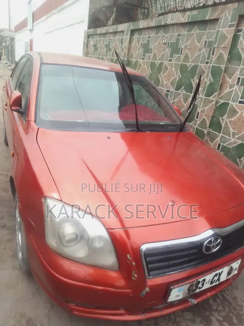 Toyota Avensis 2015 Rouge