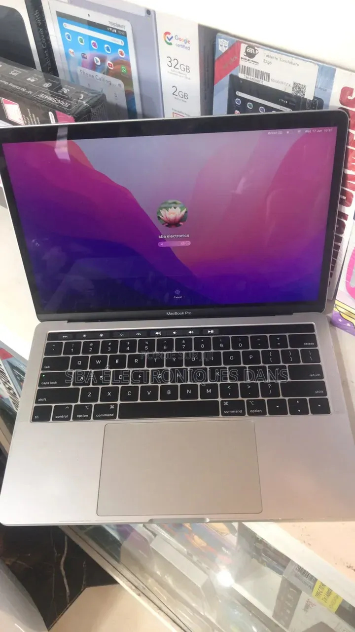Ordinateur portable Apple MacBook Pro 2017 16GB Intel Core i7 SSD 512GB