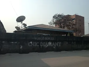 4chbre Maison dans Parcelle 400M², Poto-Poto à Vendre