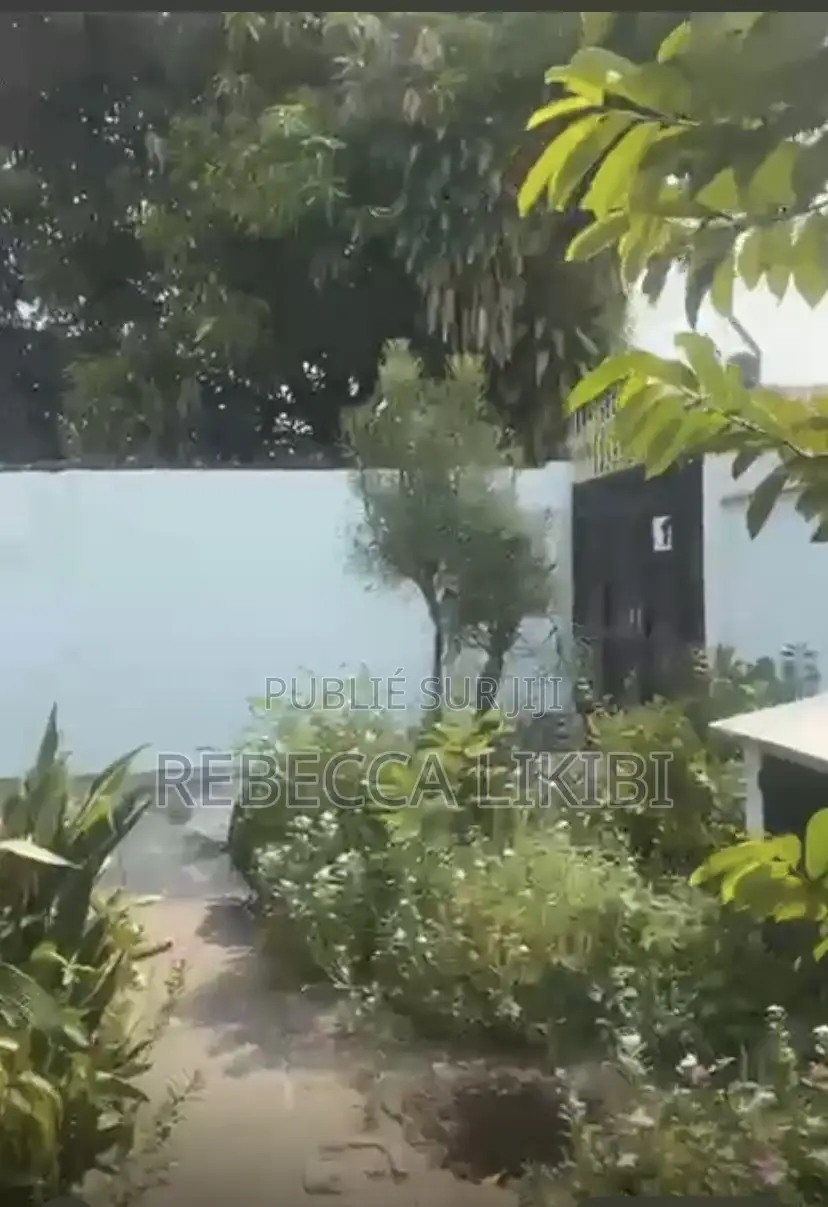 Meublé 5chbre Villa dans Villa Moderne Avec 5, Mfilou-Ngamaba à Vendre